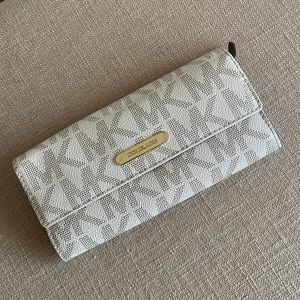 Michael Kors Ivory wallet